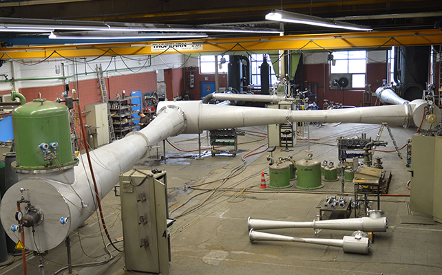 The three jet ejectors directly connected with one another create a low vacuum of 0.1 mbar on the test rig at Körting Hannover AG