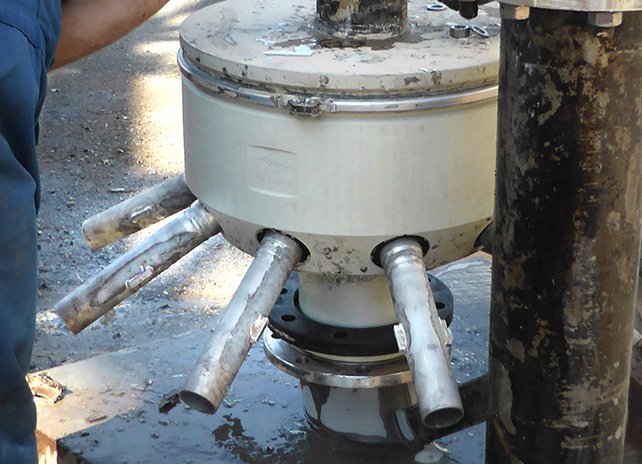 Removing one of the bodies on the 8-jet waste water aeration ejectors – the stainless steel ejector arms are easy to see